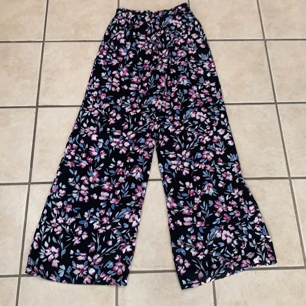 Women’s Kendall & Kylie floral pants